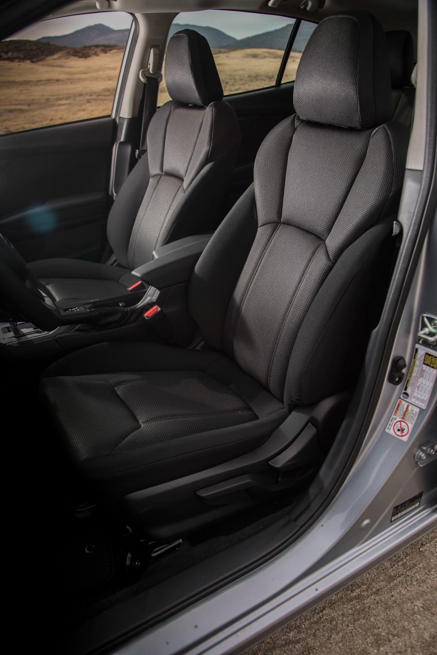 Интерьер Subaru Impreza 5-Door 2.0i Premium 2017 года  (NA) (фото 3 из 6)